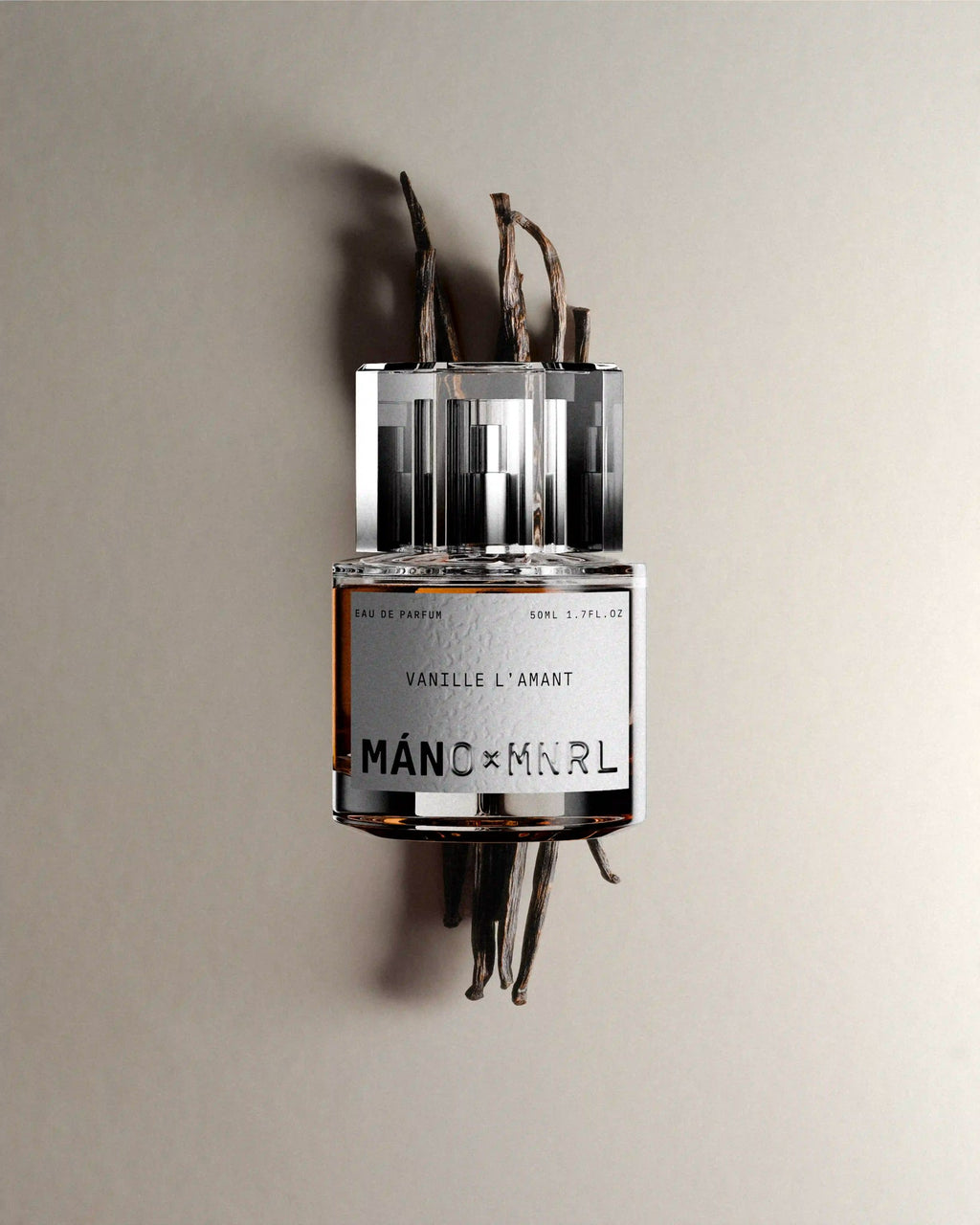 Vanille L'Amant bottle with hero ingredient