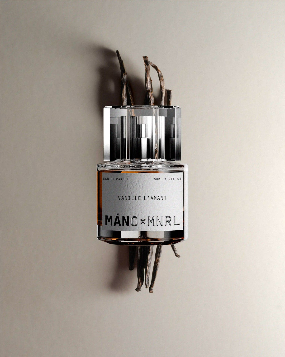 Vanille L'Amant bottle with hero ingredient